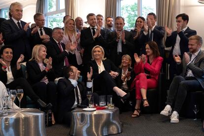 Le Pen ha comparecido nada más conocerse las primeras proyecciones. “El resultado de esta noche es una gran victoria”, ha dicho. Es el mejor resultado para su partido hasta la fecha en una segunda vuelta. 