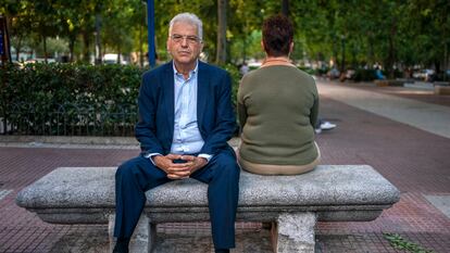 El abogado Gabriel Rubio sentado junto a Itziar Prats, el pasado junio en Madrid.