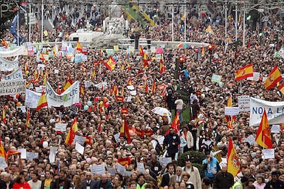 Los convocantes de la movilización consideran que la LOE coarta la libertad de los padres de elegir colegio, no establece medidas para combatir el fracaso escolar, margina la enseñanza de la religión, quebranta la financiación de la educación concertada, no potencia el esfuerzo y la autoexigencia de los alumnos y no ha sido elaborada con el consenso de la comunidad educativa.