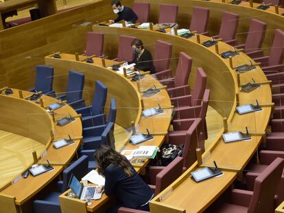 Comisión de Presupuestos en Les Corts.