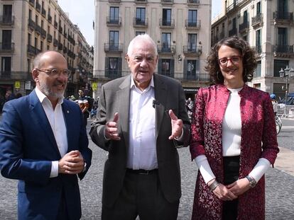 El alcaldable de ERC en Barcelona, Ernest Maragall (centrio), junto con los consejeros Carles Campuzano (izq,) y Tània Verge (der.)
ERC
12/04/2023