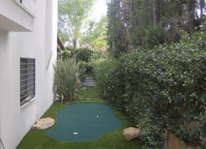 'Green' en el jardín de un chalé en Alcobendas, de NiceGolf.