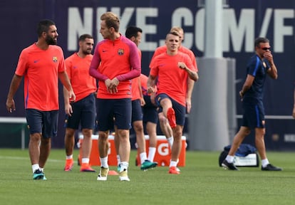 Rakitic, en el centro de la imagen, en el entrenamiento previo al partido del Celta que no jugó.