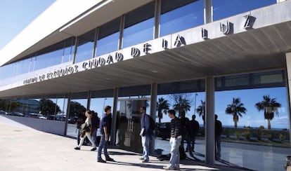 Centro de estudios Ciudad de la Luz, ubicado en el complejo cinematográfico.