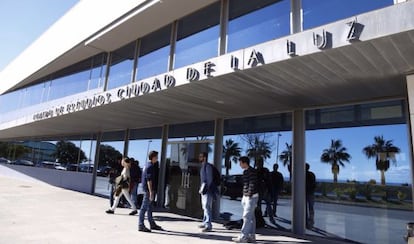 Centro de estudios Ciudad de la Luz, ubicado en el complejo cinematogr&aacute;fico.