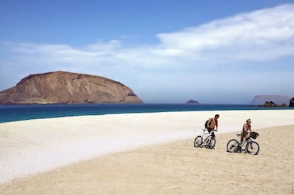 La playa de las Conchas, una de las más espectaculares de la isla canaria de La Graciosa.
