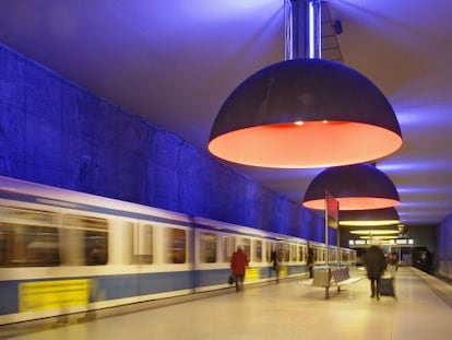 Estaci&oacute;n de metro de Westfriedhof, con l&aacute;mparas de Ingo Maurer.