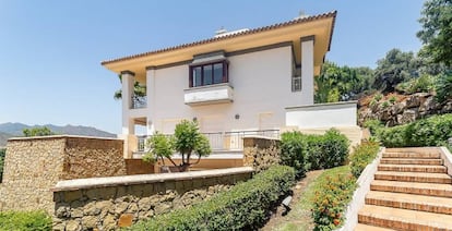 Chalé a la venta en Mijas (Málaga), disponible en Solvia. 