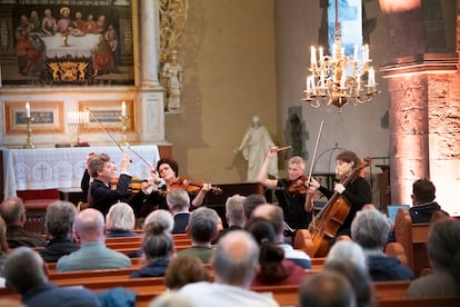Final del ‘Quinteto op. 111’, de Brahms, con la violista Tabea Zimmermann (en el centro) y la chelista Julia Hagen (a la derecha), el pasado sábado en la iglesia de Rosendal.