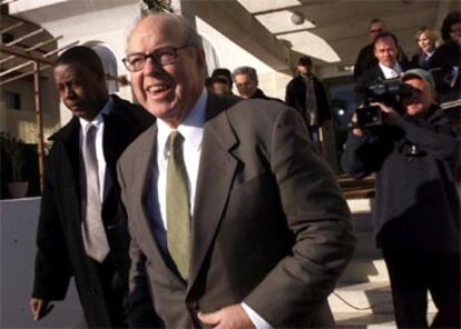 El jefe de los inspectores, Hans Blix, sale esta mañana de su hotel en Larnaca (Chipre) camino de Bagdad.