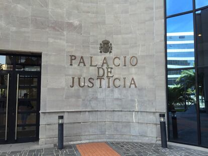 Entrada del Palacio de Justicia de Tenerife.