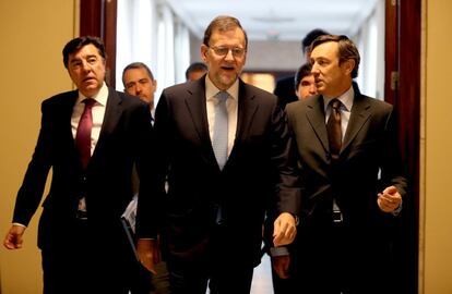 Mariano Rajoy llega este martes a la reunión del grupo parlamentario popular previa a la sesión constitutiva de las Cortes Generales de la XII legislatura.