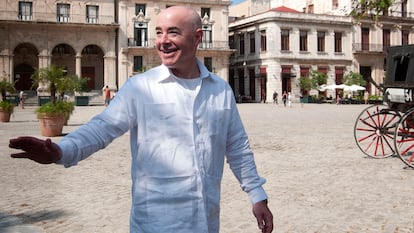 Alejandro Mayorkas, en el centro histórico de La Habana.