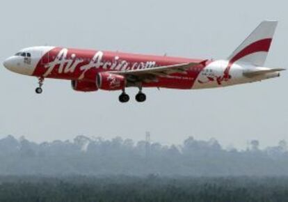 Airbus A320 d'AirAsia abans d'aterrar a Kuala Lumpur el juliol passat.