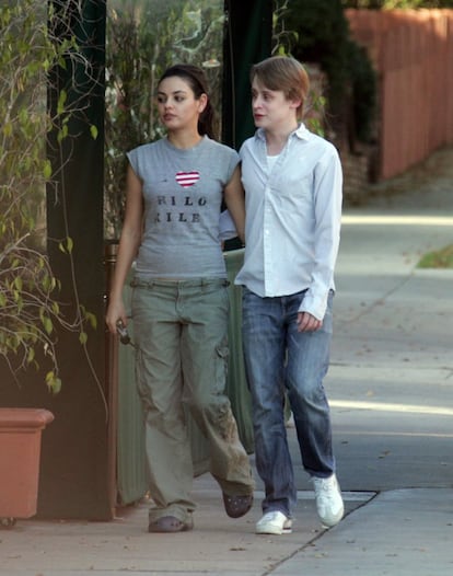 Mila Kunis y Macaulay Culkin, en 2007.