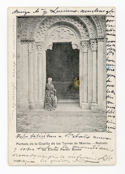 Tarjeta manuscrita por Emilia Pardo Bazán con un retrato suyo ante la capilla de Meirás.