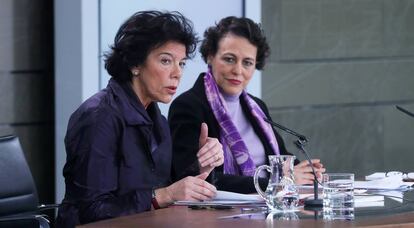 Isabel Celáa, ministra de Educación en funciones y Magdalena Valerio, ministra de Trabajo en funciones