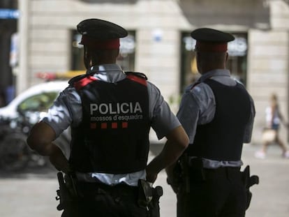 Dos Mossos d'Esquadra en una imagen de archivo.