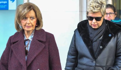 María Teresa Campos y su hija Terelu, por las calles de Madrid el pasado diciembre.