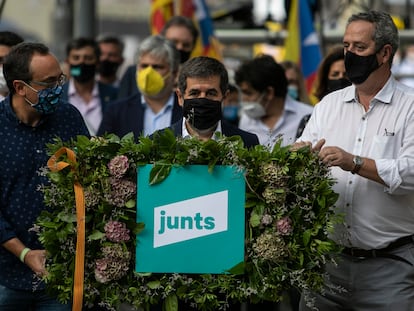 Desde la izquierda, Josep Rull, Jordi Sànchez y Joaquim Forn, en la ofrenda floral ante la estatua de Casanova el 11 de septiembre.