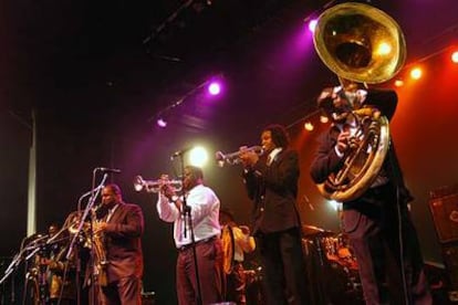 La Coolbone Brass Band durante su actuación en Nueva Orleans para celebrar el año nuevo.