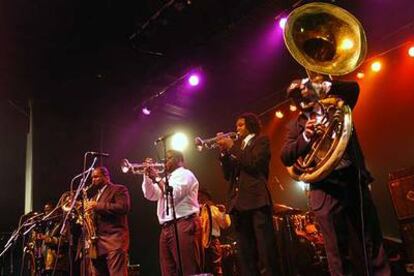 La Coolbone Brass Band durante su actuación en Nueva Orleans para celebrar el año nuevo.