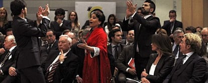 Margallo (en el centro, sentado), durante la presentaci&oacute;n de la Marca Espa&ntilde;a, ayer en Bruselas. 