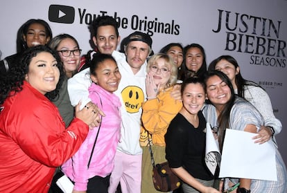 Justin Bieber posa con sus seguidores en la presentación de ‘Seasons’ en Los Ángeles, el 27 de enero de 2020. / STEVE GRANITZ (WIREIMAGE)