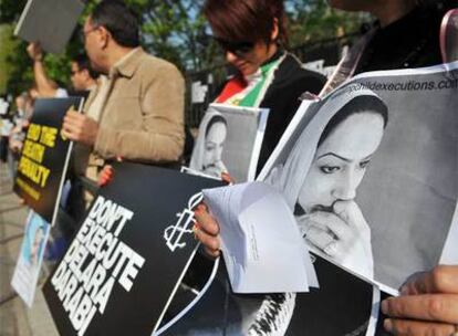 Manifestación de protesta contra la ejecución de Delara Darabi el pasado 20 de abril ante la Embajada iraní en Londres.