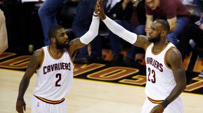 Irving e LeBron lideram primeira vit&oacute;ria dos Cavaliers na s&eacute;rie.