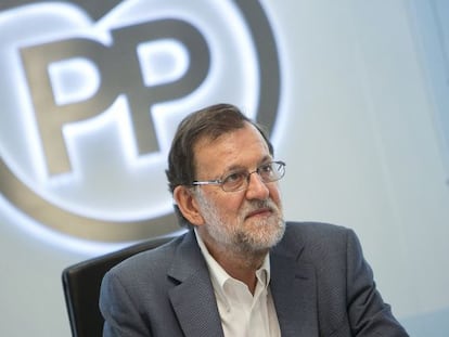 Fotografía facilitada por el Partido Popular del presidente del Gobierno en funciones y del PP, Mariano Rajoy, durante la reunión del Comité de Dirección del partido