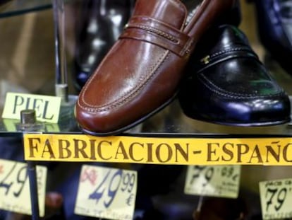More and more stores throughout the country are displaying &quot;Made in Spain&quot; signs to attract customers. 