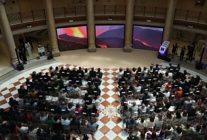 La ceremonia, que por primera vez ha tenido lugar fuera de Madrid, ha reunido a políticos, profesionales de la comunicación, la cultura y representantes del mundo empresarial y sindical valenciano.