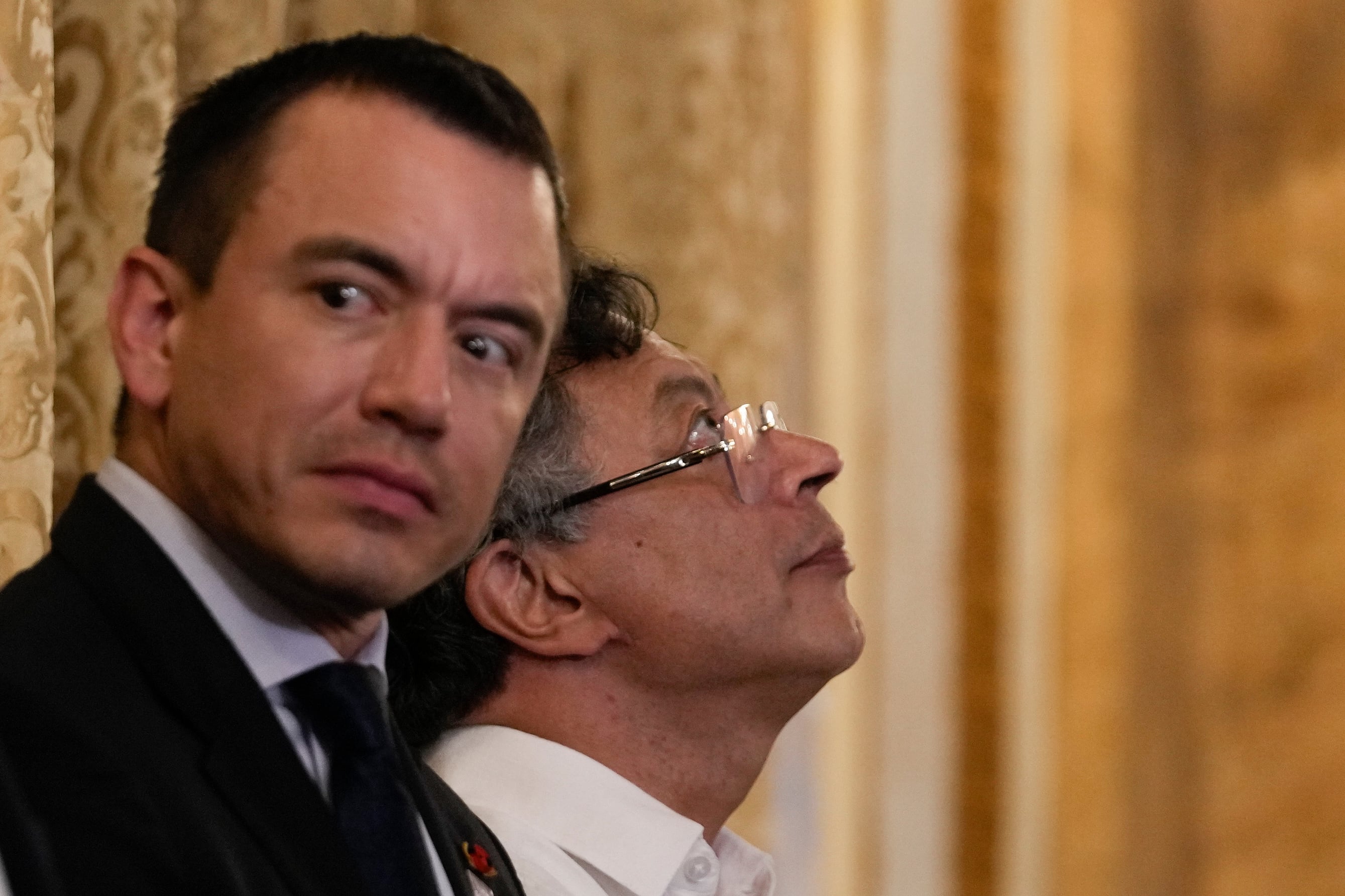 Ecuador sube al 100% los aranceles a Colombia y profundiza la guerra comercial