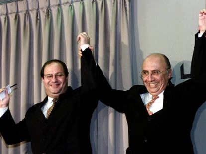 Meirelles, actual ministro de Econom&iacute;a de Brasil, y Goldfajn, nuevo presidente del Banco Central de Brasil, en una foto de archivo, en 2003.