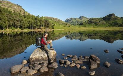 Vista del Blea Tarn, en el Distrito de los Lagos, en Inglaterra.
