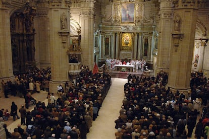 Misa oficiada hoy en la iglesia de Santa María del Coro por el obispo de San Sebastián, Juan María Uriarte.