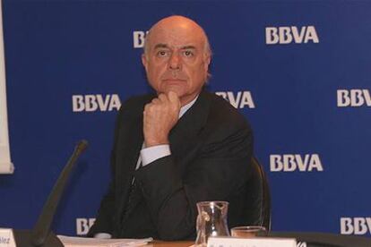 Francisco González, durante la presentación ayer de los resultados del BBVA en 2004.