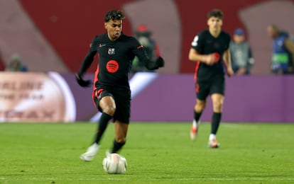 Lamine Yamal, en acción durante el partido de Champions ante el Estrella Roja en el que se lesionó.