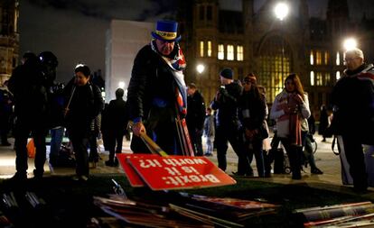 Manifestantes contrarios al Brexit, este martes frente a Westminster.