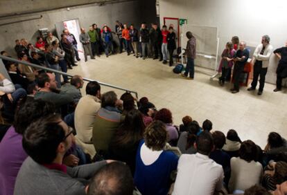 Imagen de la asamblea de trabajadores de Metro Bilbao celebrada esta mañana que ha ratificado la convocatoria de huelga para el día de Santo Tomás.