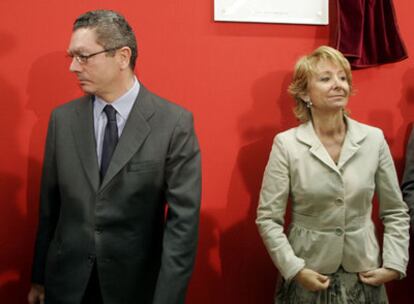 Alberto Ruiz-Gallardón y Esperanza Aguirre en la inauguración de la ampliación de la Línea 5 de Metro, en noviembre de 2006.