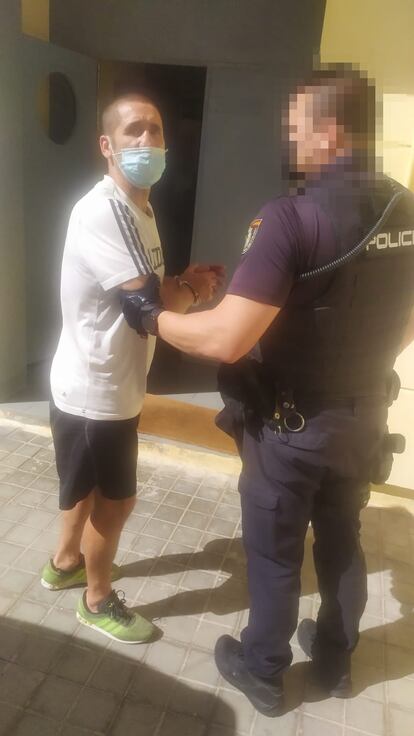 El exboxeador Poli Diaz, en el momento de ser detenido por la Policía Nacional en Las Palmas de Gran Canaria el 23 de junio de 2021.