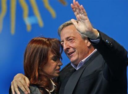 Cristina Fernández de Kirchner y su marido Néstor, en un acto celebrado en Buenos Aires.