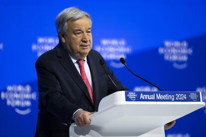 El secretario general de la ONU, Antonio Guterres, habla durante una sesión plenaria del foro de Davos.