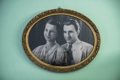 A photo of Anna Maria’s parents, Aurora and Plácido Antonio, in her home in Barcelona.