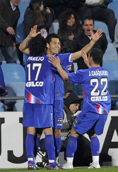 Los jugadores del Getafe celebran el tercer gol.