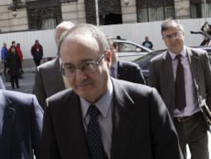 El gobernador del Banco de Espa&ntilde;a, Luis Mar&iacute;a Linde, a su llegada al Foro ABC-Deloitte.