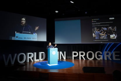 La directora de El País, Pepa Bueno, en su intervención durante el evento, este lunes.