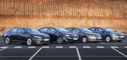 De izquierda a derecha, Kia Optima, Toyota Avensis, VW Passat y Hyundai i40.